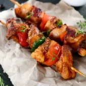 brochetas-de-pollo-con-verduras